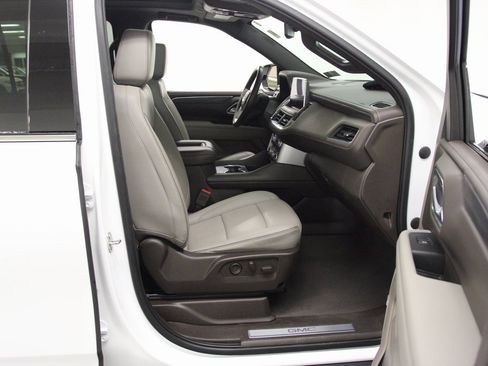 Used 2023 GMC Yukon XL SLT image 22
