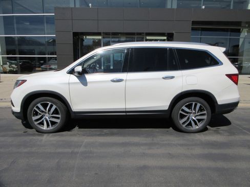 Used 2016 Honda Pilot Touring image 3