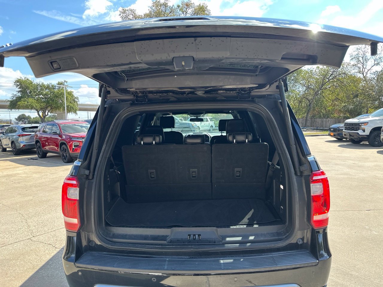 Used 2020 Ford Expedition XLT w/ Equipment Group 202A RWD image 27