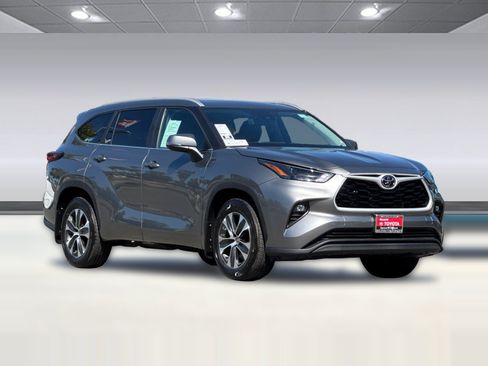Used 2026 Toyota Highlander XLE AWD/4WD image 7