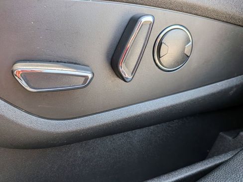 Used 2023 Lincoln Nautilus Reserve image 12