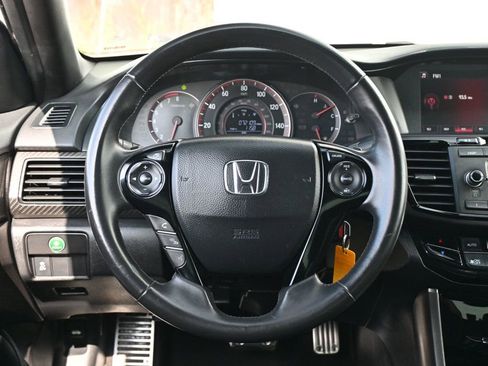Used 2017 Honda Accord Sport image 9