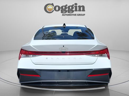 Certified 2024 Hyundai Elantra SEL w/ Convenience Package image 5