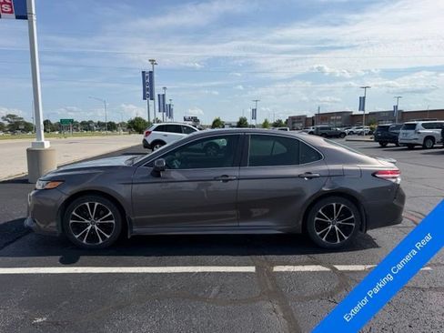 Used 2020 Toyota Camry SE FWD image 8