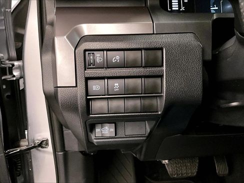 Used 2025 Toyota Tacoma SR5 AWD/4WD image 37
