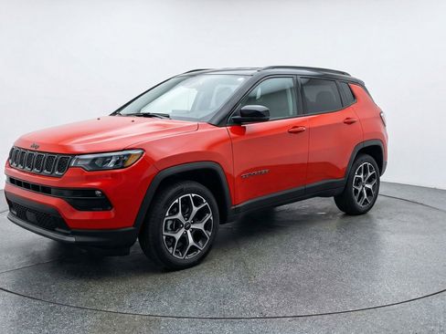 Used 2025 Jeep Compass Limited AWD/4WD image 3