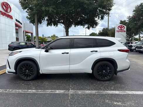 Used 2023 Toyota Highlander XSE FWD image 5
