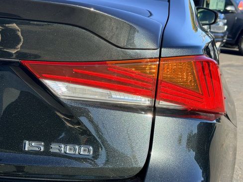 Used 2018 Lexus IS 300 image 11