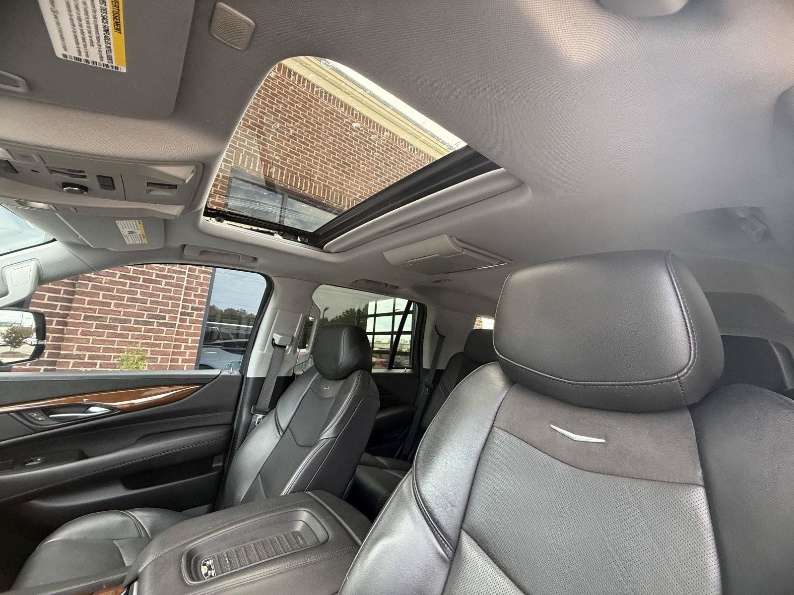 Used 2020 Cadillac Escalade Premium Luxury RWD image 10