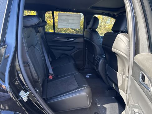 New 2025 Jeep Grand Cherokee Altitude image 10