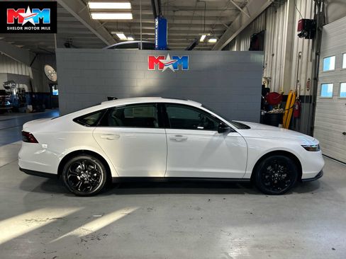 New 2025 Honda Accord SE image 1