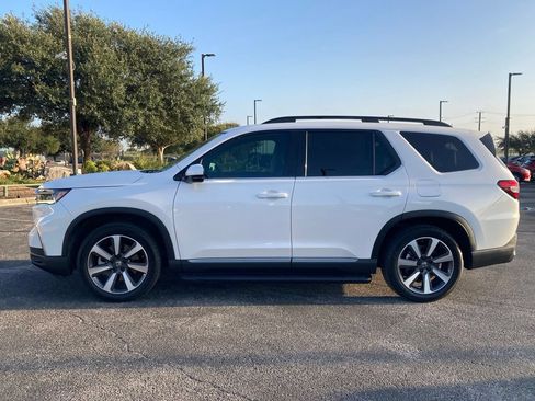 Used 2024 Honda Pilot Touring image 6