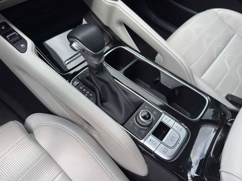 Used 2022 Kia Telluride SX w/ SX Prestige Package image 17