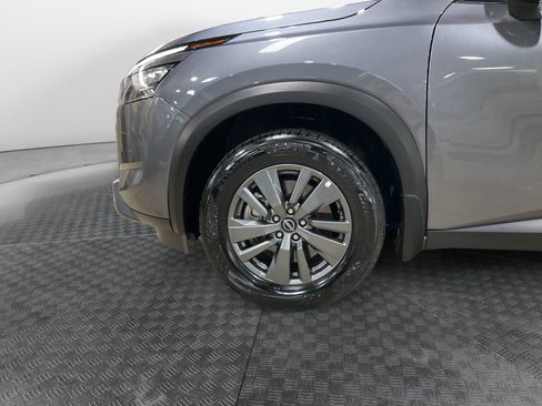 Used 2025 Nissan Pathfinder SV AWD/4WD image 16