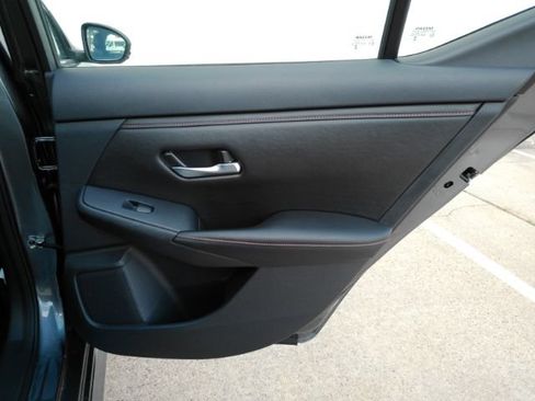 Used 2025 Nissan Sentra SR w/ SR Premium Package FWD image 22