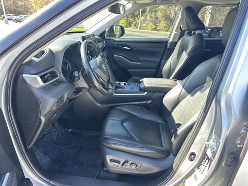 Certified 2021 Toyota Highlander XLE image 16