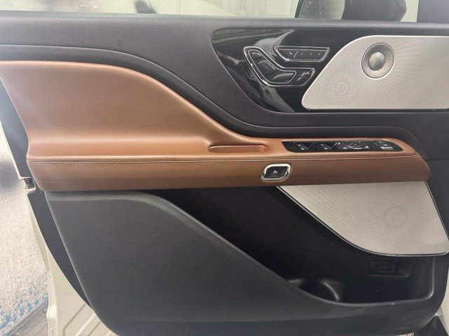 Used 2023 Lincoln Aviator Reserve w/ Equipment Group 201A AWD/4WD image 18