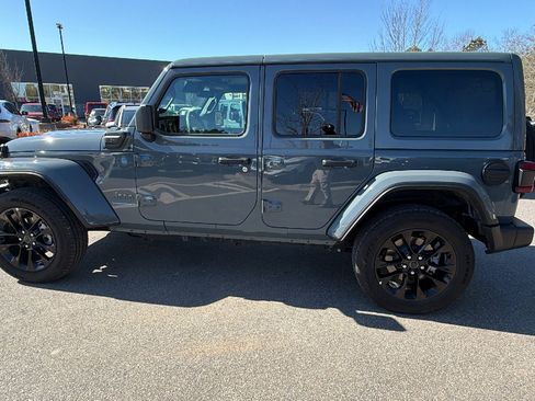 Used 2025 Jeep Wrangler Sahara w/ Safety Group image 11