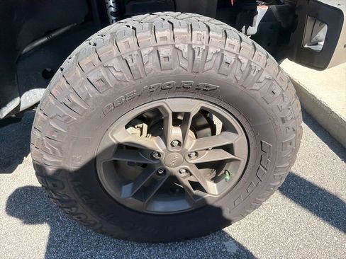 Used 2016 Jeep Wrangler Sahara AWD/4WD image 4
