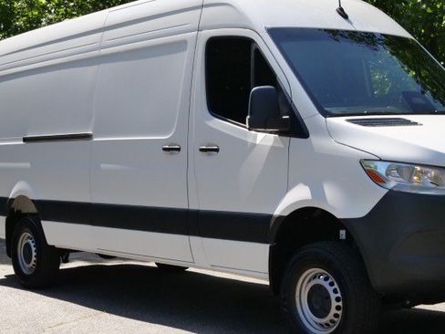 Used 2025 Mercedes-Benz Sprinter 2500 image 38