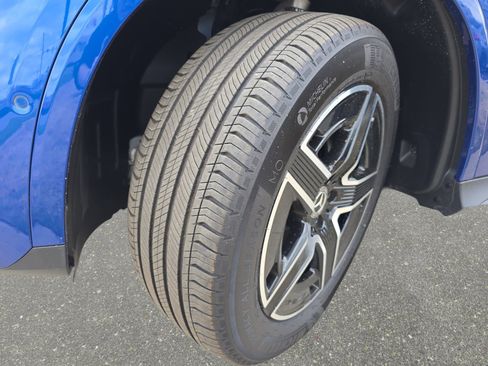 Used 2024 Mercedes-Benz GLC 300 4MATIC w/ AMG Line image 31