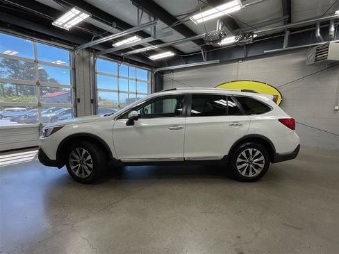 Used 2019 Subaru Outback 2.5i Touring w/ Popular Package #3A AWD/4WD image 2