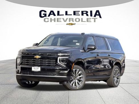 New 2026 Chevrolet Suburban High Country image 2