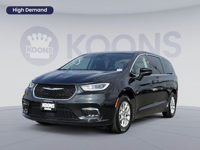 Used 2023 Chrysler Pacifica Touring-L