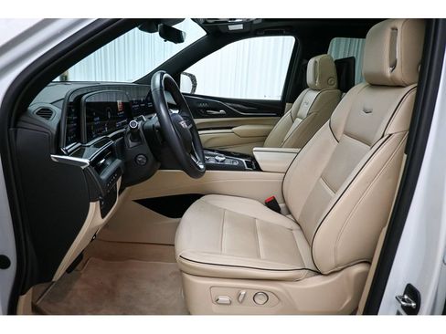 Used 2024 Cadillac Escalade Premium Luxury AWD/4WD image 43