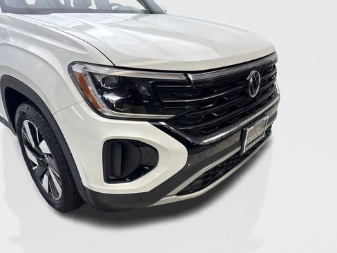 Used 2025 Volkswagen Atlas Cross Sport SE AWD/4WD image 17