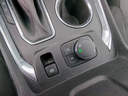 Used 2023 Chevrolet Traverse LT FWD image 18