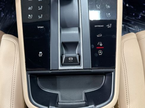Certified 2026 Porsche Macan AWD/4WD image 29