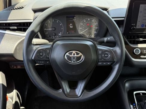 Used 2025 Toyota Corolla LE FWD image 12