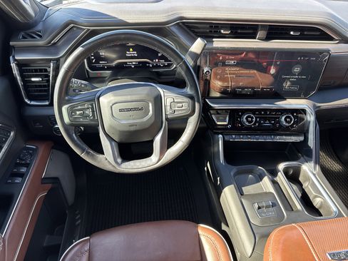 Used 2024 GMC Sierra 2500 Denali Ultimate image 18