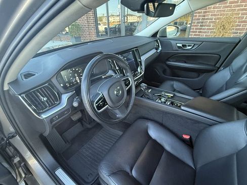 Used 2019 Volvo S60 T5 Momentum w/ Premium Package image 18