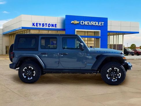 Used 2024 Jeep Wrangler Unlimited Rubicon 4xe AWD/4WD image 8