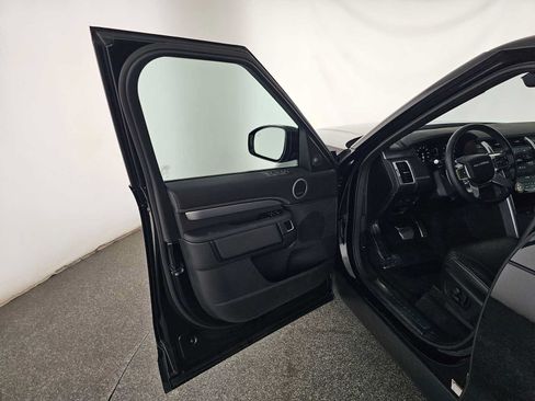 Used 2025 Land Rover Discovery Dynamic SE AWD/4WD image 19