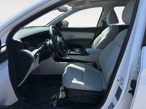 Certified 2025 Hyundai Tucson Limited AWD/4WD image 10