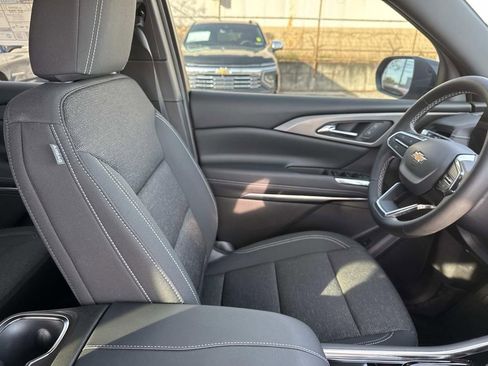 New 2026 Chevrolet Traverse LT image 11