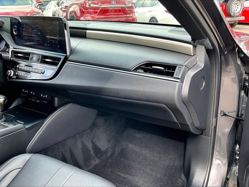 Used 2022 Lexus ES 300h F Sport image 15