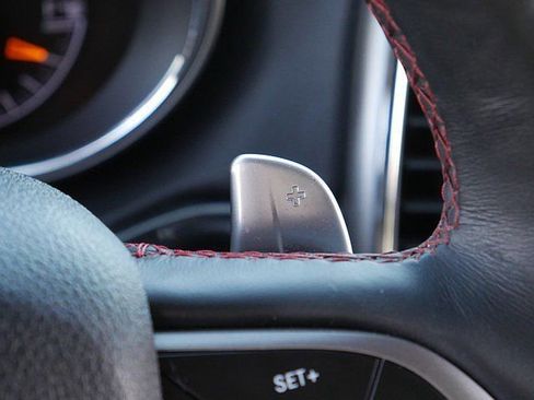 Used 2018 Jeep Grand Cherokee Trailhawk w/ Trailhawk Luxury Group AWD/4WD image 34