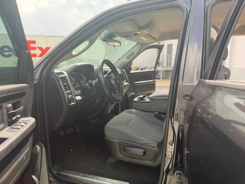 Used 2018 RAM 2500 Tradesman w/ Chrome Appearance Group RWD image 17