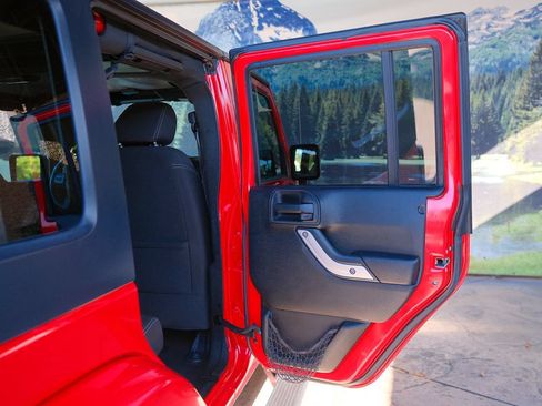 Used 2015 Jeep Wrangler Unlimited Sahara AWD/4WD image 25