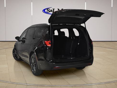 New 2026 Chrysler Pacifica Select w/ S Appearance Package FWD image 9