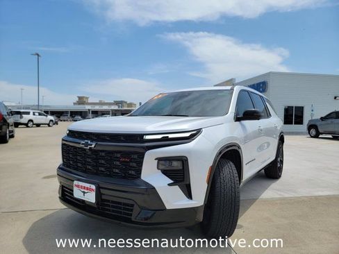 Used 2024 Chevrolet Traverse RS w/ LPO, Floor Liner Package FWD image 3