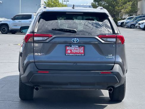 Certified 2021 Toyota RAV4 LE AWD/4WD image 8