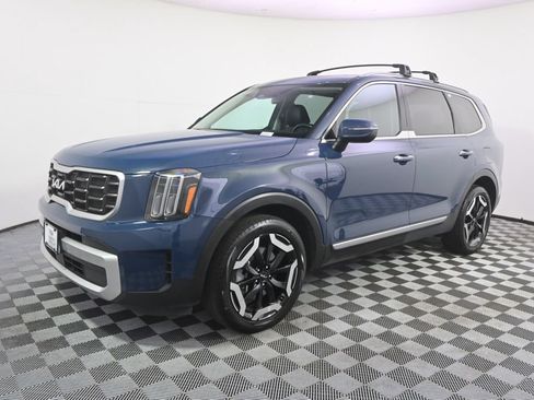 Used 2025 Kia Telluride S AWD/4WD image 2