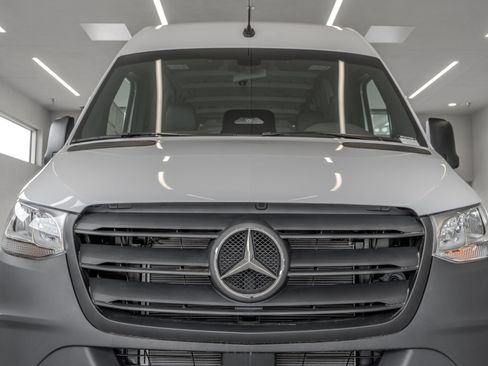 Used 2025 Mercedes-Benz Sprinter 2500 image 21