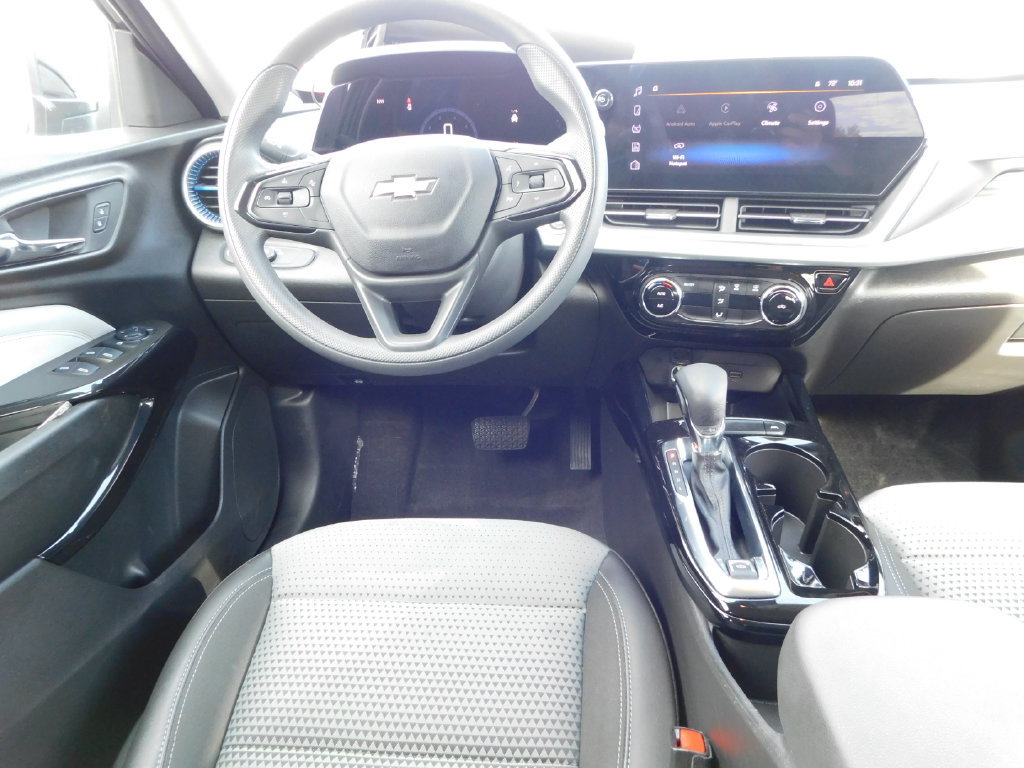 Used 2025 Chevrolet Trax LT FWD image 15