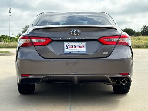 Used 2018 Toyota Camry SE FWD image 7
